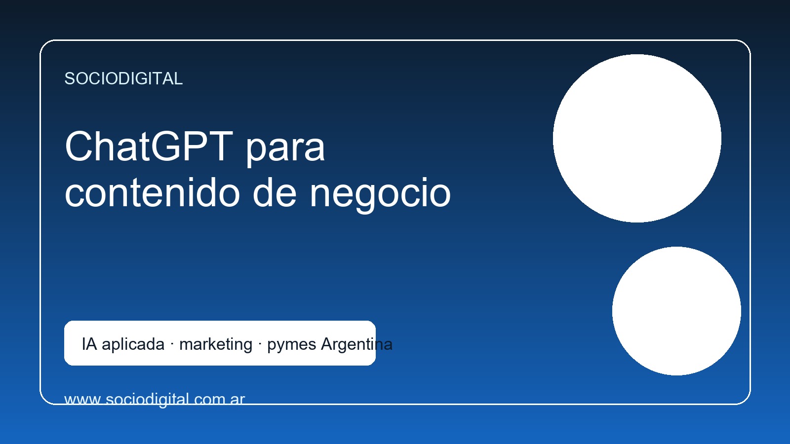 Especialista usando ChatGPT para planificar contenido de una pyme